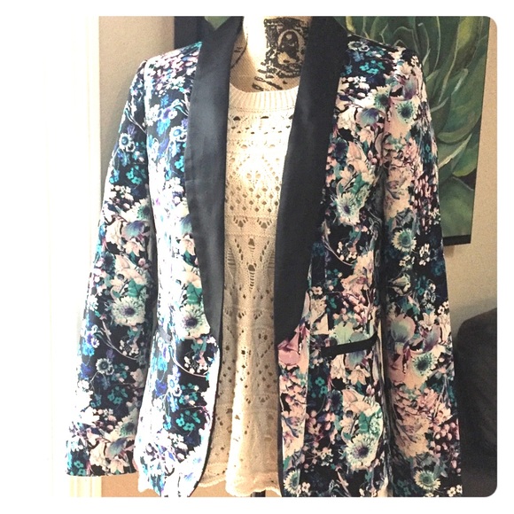 LC Lauren Conrad Jackets & Blazers - LC Lauren Conrad floral tuxedo blazer jacket 痢